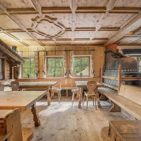 Quaint Alpine Hut In The Stubaital With Sauna Ferienhaus